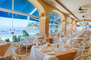 4 restaurants, breakfast served