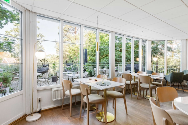 Lunch and dinner served