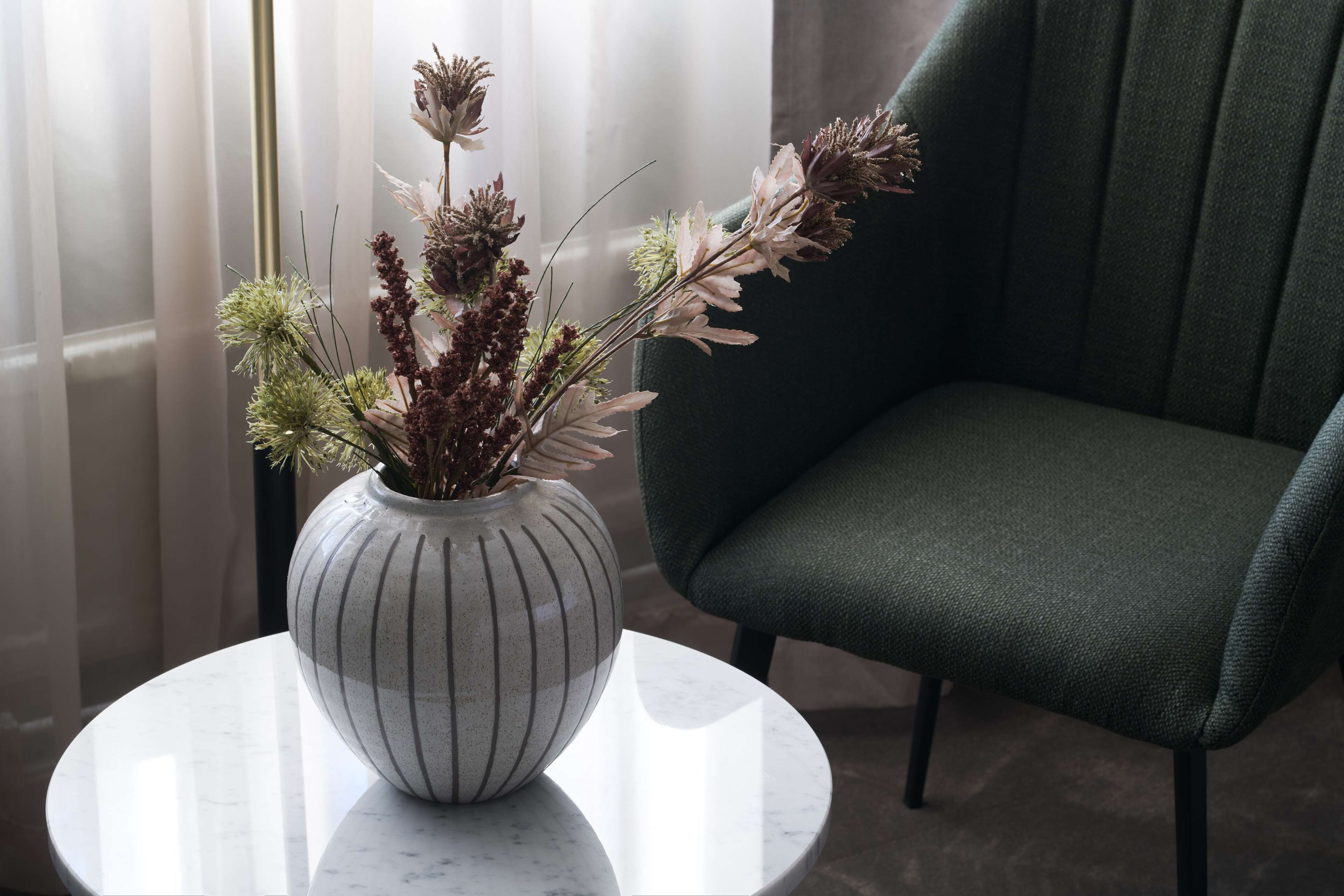 egyptian cotton sheets, premium bedding, minibar, desk