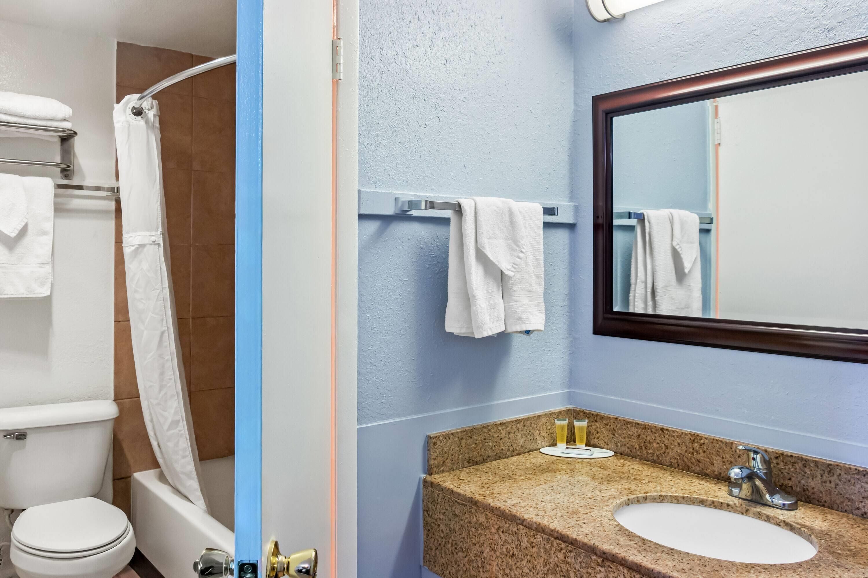Bañera con ducha, bañera con aguas termales