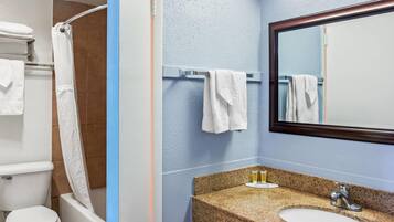 Combined shower/tub, spring water tub, free toiletries, hair dryer