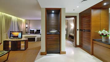 1 bedroom, premium bedding, minibar, in-room safe