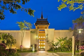 Couples treatment room(s), sauna, hot tub, body treatments, hydrotherapy - Anantara Xishuangbanna Resort (Xishuangbanna Dai)