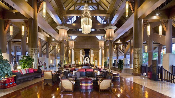 A spacious lobby with high ceilings, large chandeliers, and a central seating area with sofas and chairs. - Anantara Xishuangbanna Resort (Xishuangbanna Dai)
