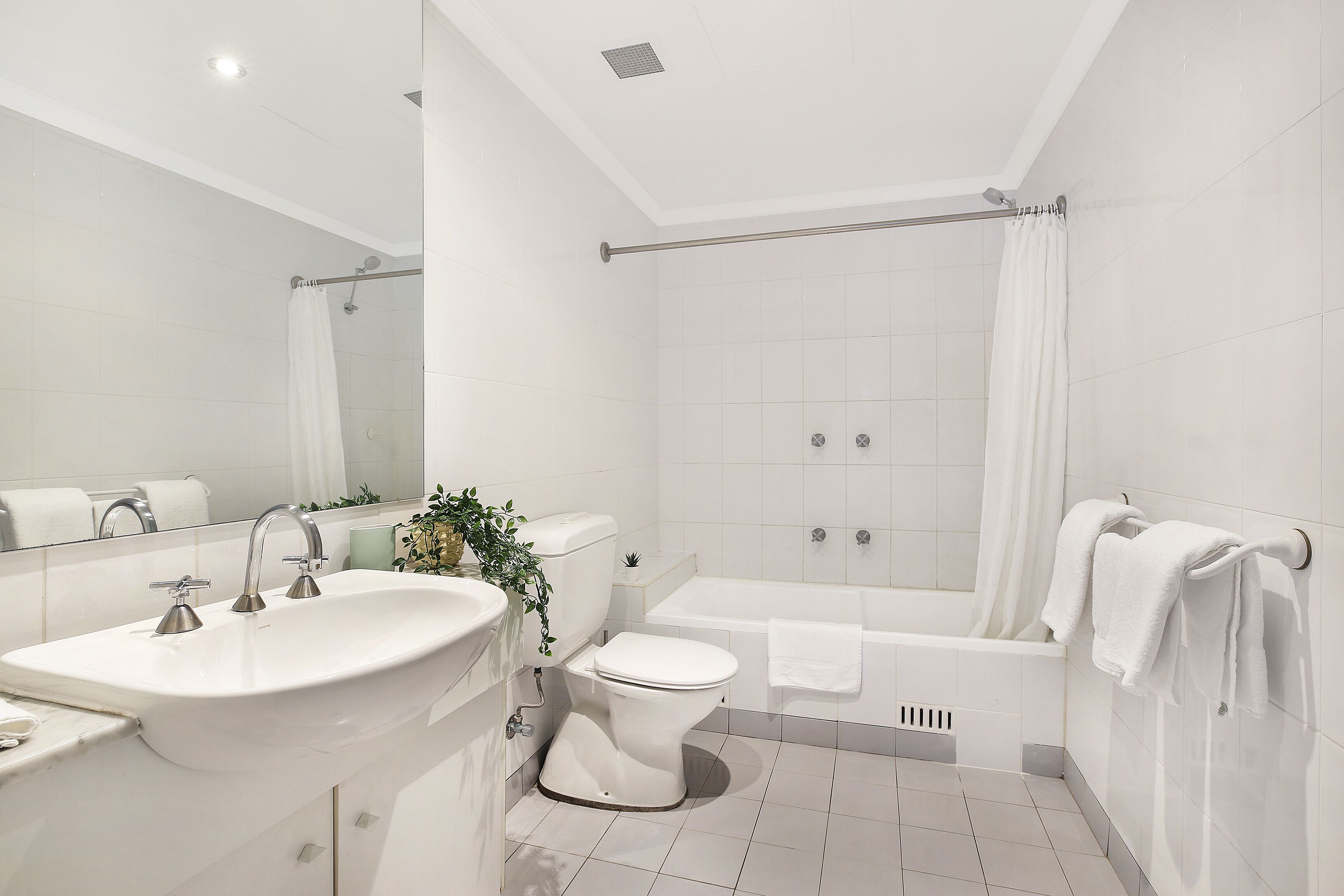 AEA The Coogee View Serviced Apartments — image 9