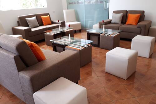Lobby lounge