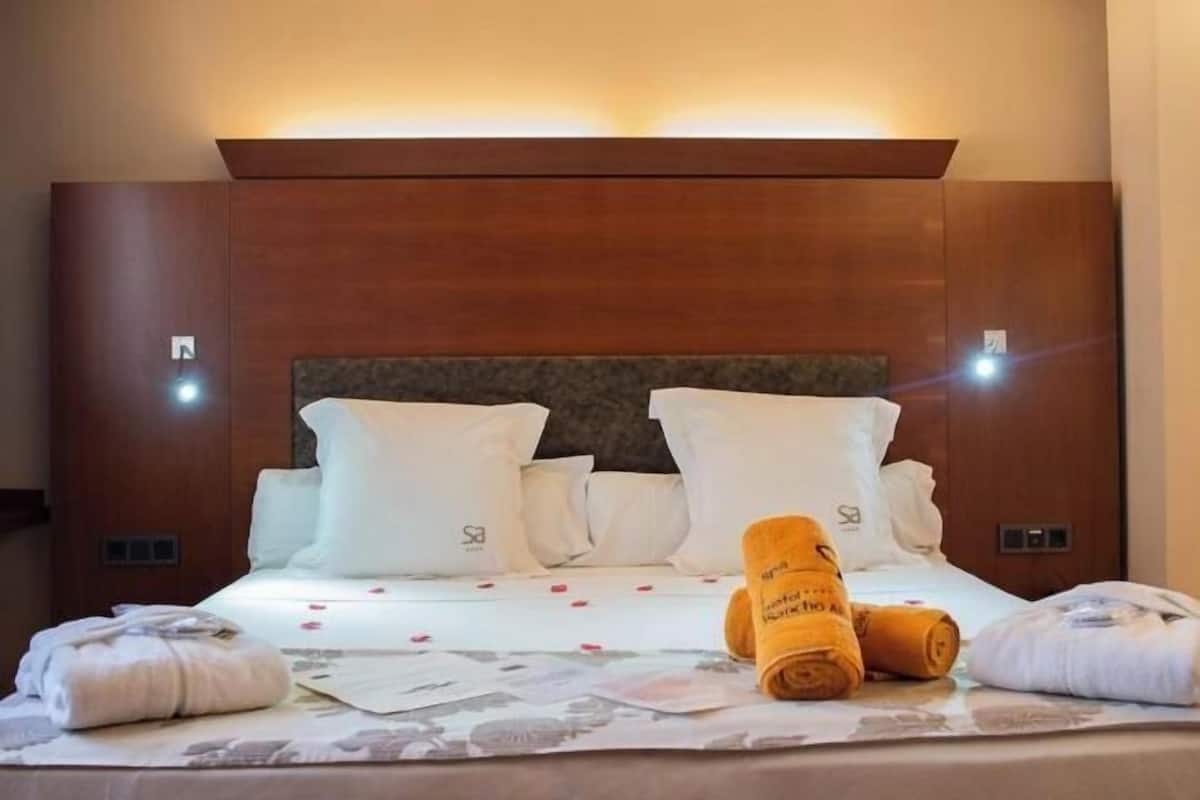 1 bedroom, minibar, in-room safe, desk