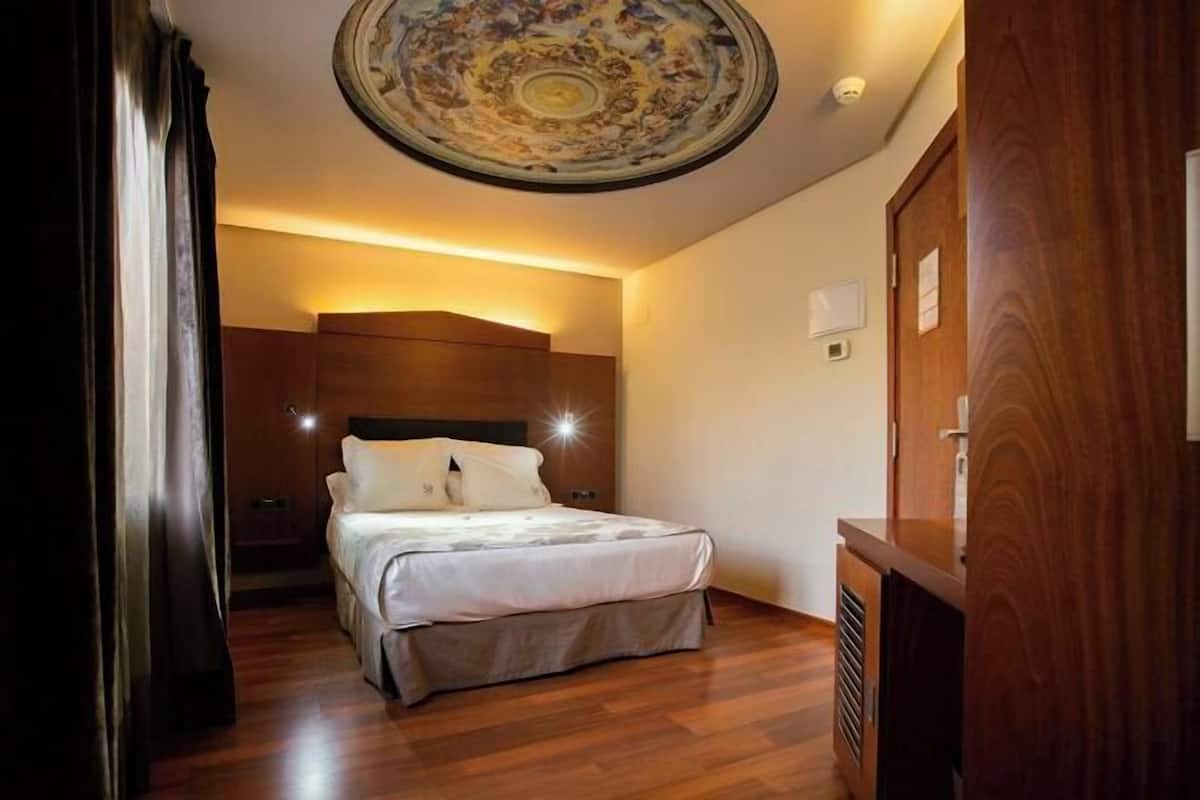 1 bedroom, minibar, in-room safe, desk