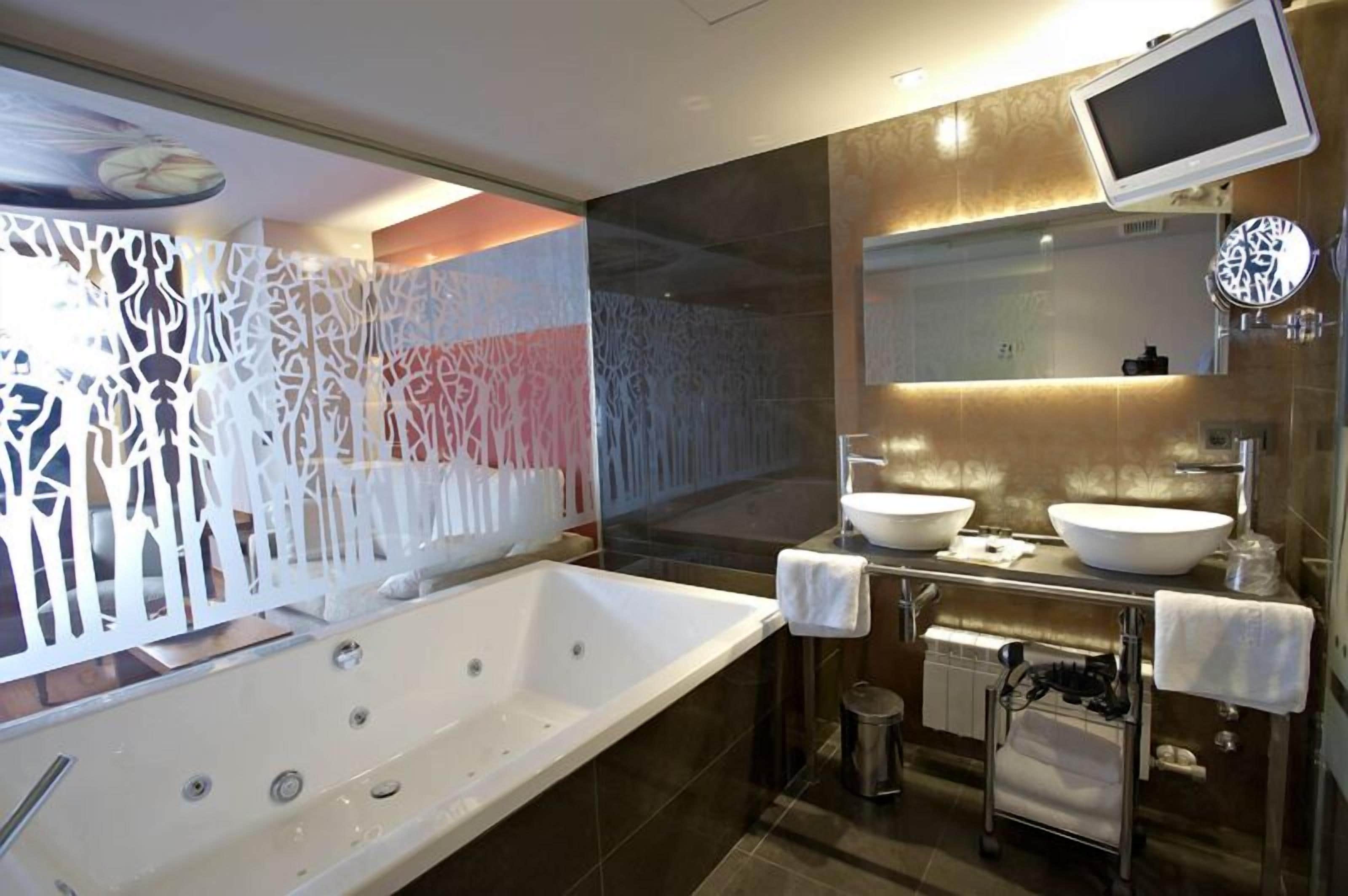 eco-friendly toiletries, hair dryer, bidet, towels