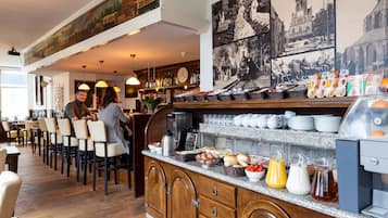 Petit déjeuner buffet (20 EUR par personne)