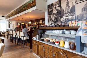 Petit déjeuner buffet servi tous les jours en supplément