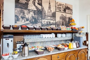 Petit déjeuner buffet servi tous les jours en supplément