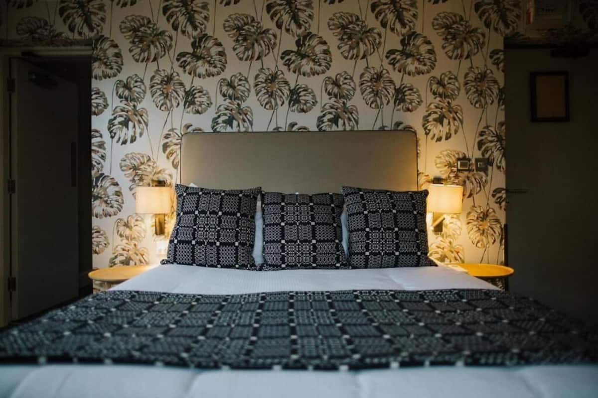 Habitación triple familiar | Sábanas de algodón egipcio, ropa de cama de alta calidad, escritorio