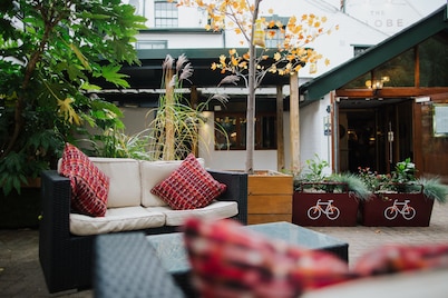 The Globe, Warwick, Warwickshire - Brunning & Price