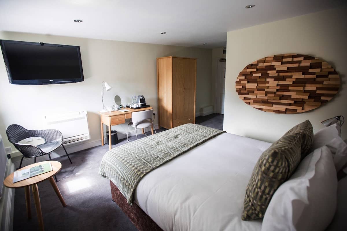 standard plus room | egyptian cotton sheets, premium bedding, desk, laptop workspace