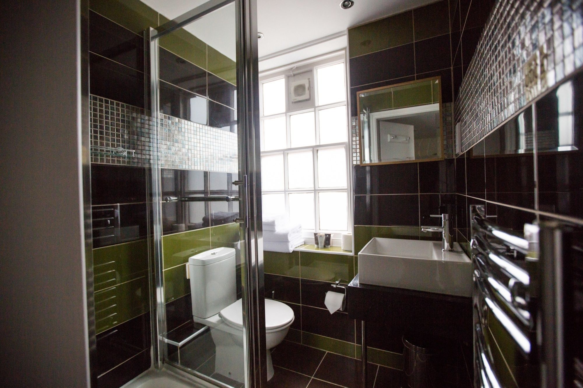 Standard Plus Double Room | Bathroom | Shower, designer toiletries, hair dryer, towels