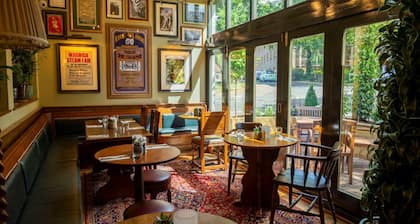 The Globe, Warwick, Warwickshire - Brunning & Price