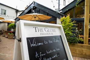 Front of property - The Globe, Warwick, Warwickshire - Brunning & Price (Warwick)