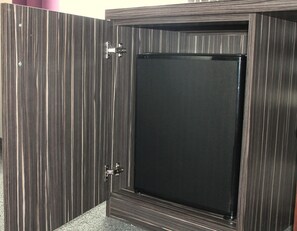 Shower, hair dryer, towels - Hotel Famosa (Düsseldorf)