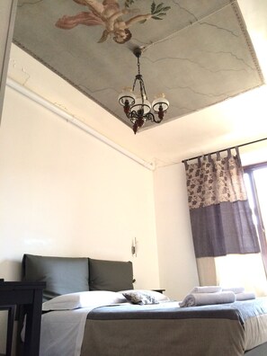 Minibar, individually decorated, individually furnished, desk - Adelaide House (Florence)