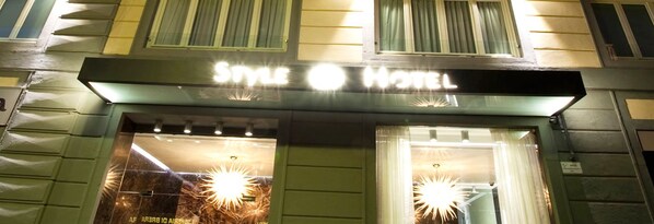 Fassade der Unterkunft – Abend/Nacht