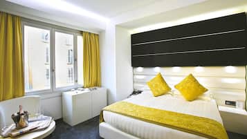 Hochwertige Bettwaren, Minibar, Zimmersafe, Schreibtisch