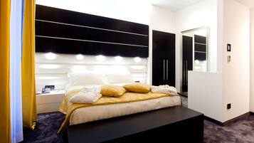 Superior Room, 1 Double Bed | Premium bedding, minibar, in-room safe, desk