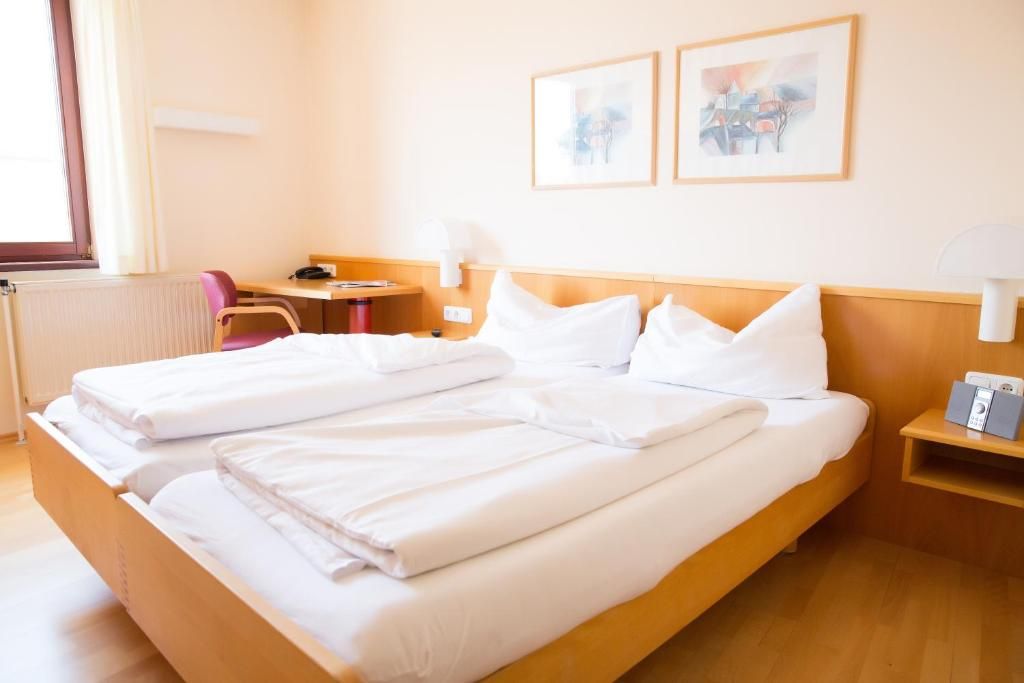 Hypoallergeen beddengoed, een kluis op de kamer, een bureau