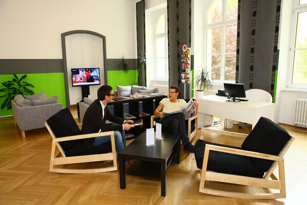 Coin salon dans le hall