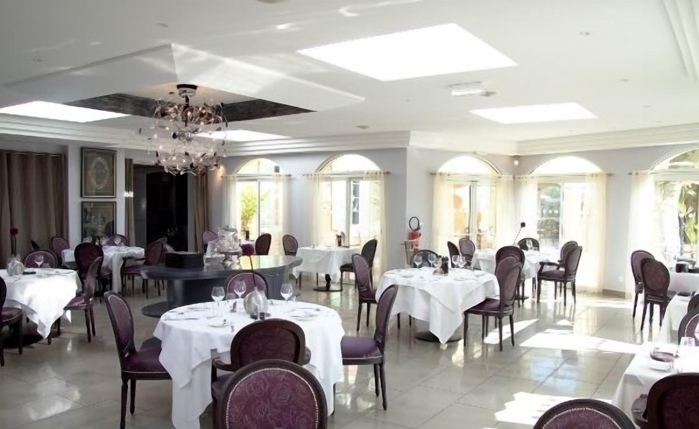 breakfast, lunch, dinner served; garden views