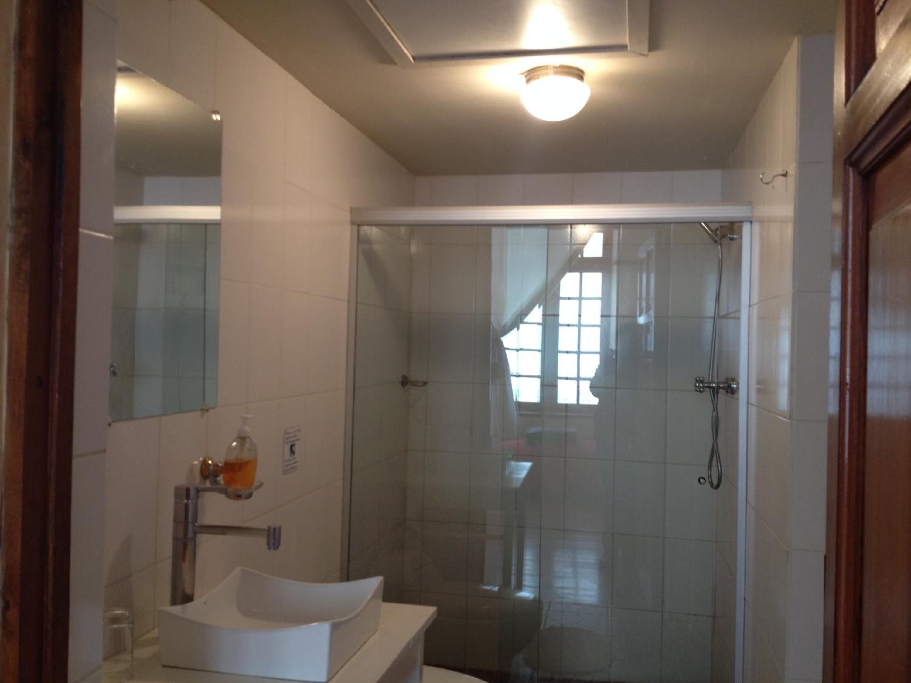 shower, rainfall showerhead, free toiletries, hair dryer