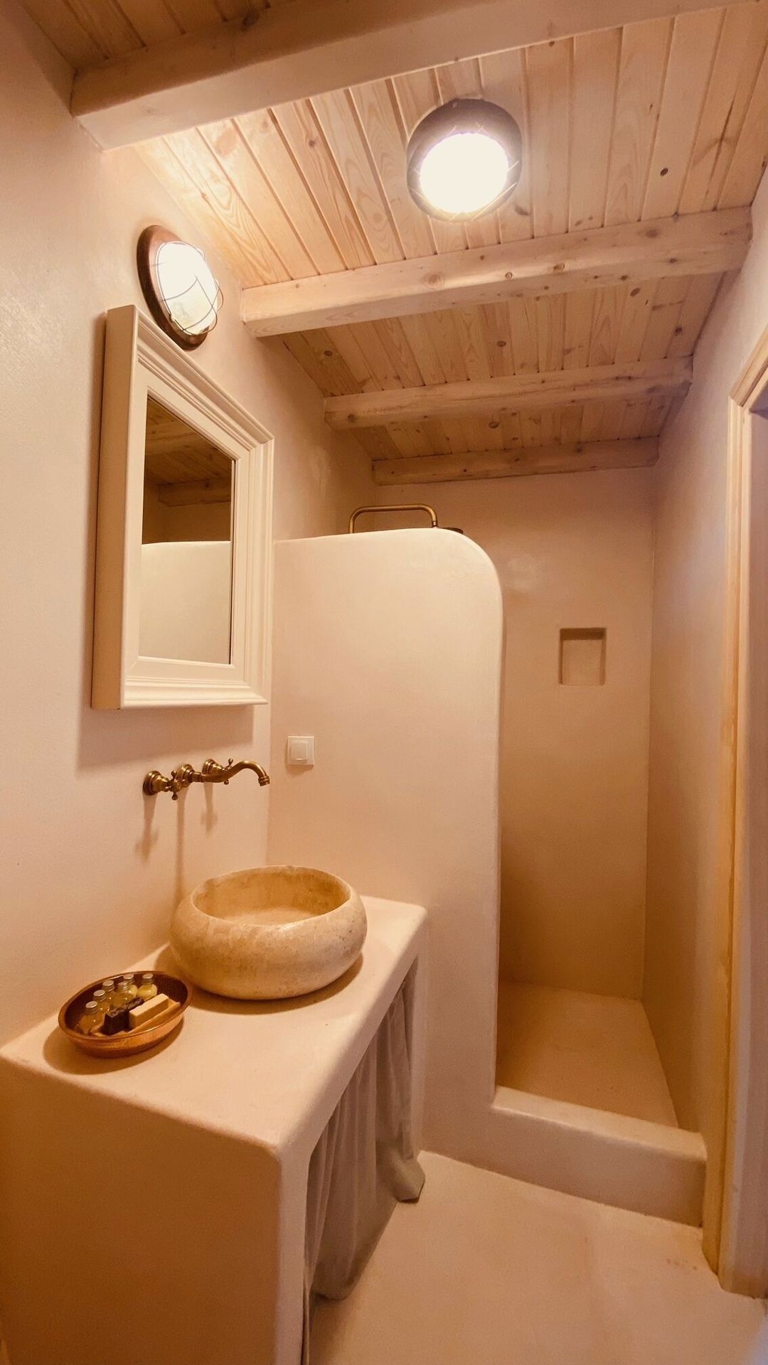 Bathroom | Shower, free toiletries, hair dryer, slippers