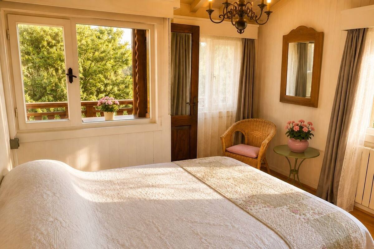 Robin's Nest Suite | Bed sheets