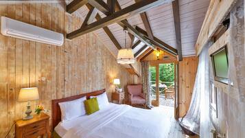 Bungalow with Balcony-King Fisher | Bed sheets