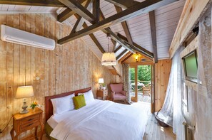 Bungalow with Balcony-King Fisher | Bộ trải giường 