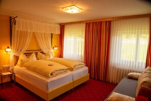 Comfort Double Room, Private Bathroom | Premium bedding, individually decorated, individually furnished, desk