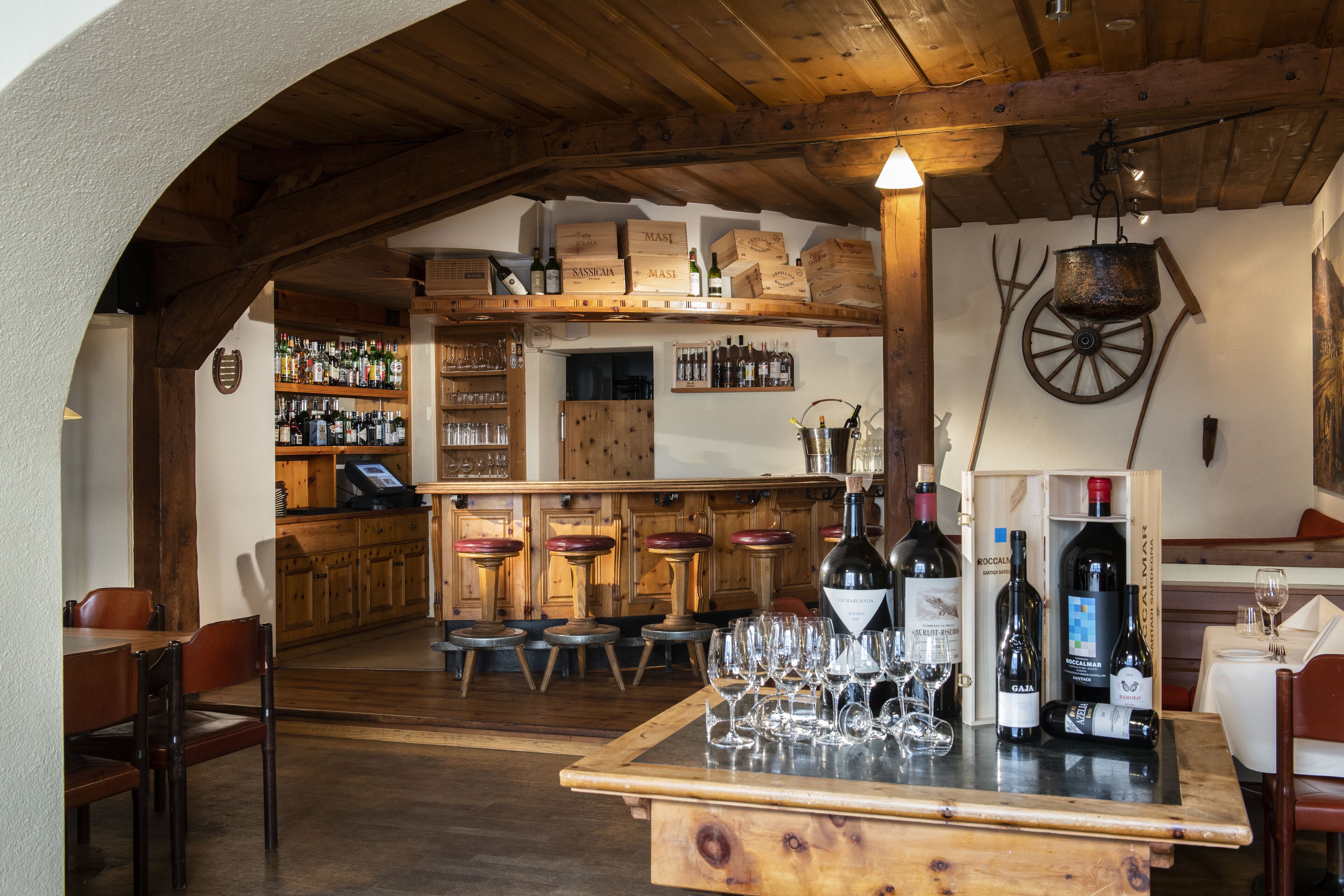 2 restaurants, breakfast, lunch, dinner served; local cuisine