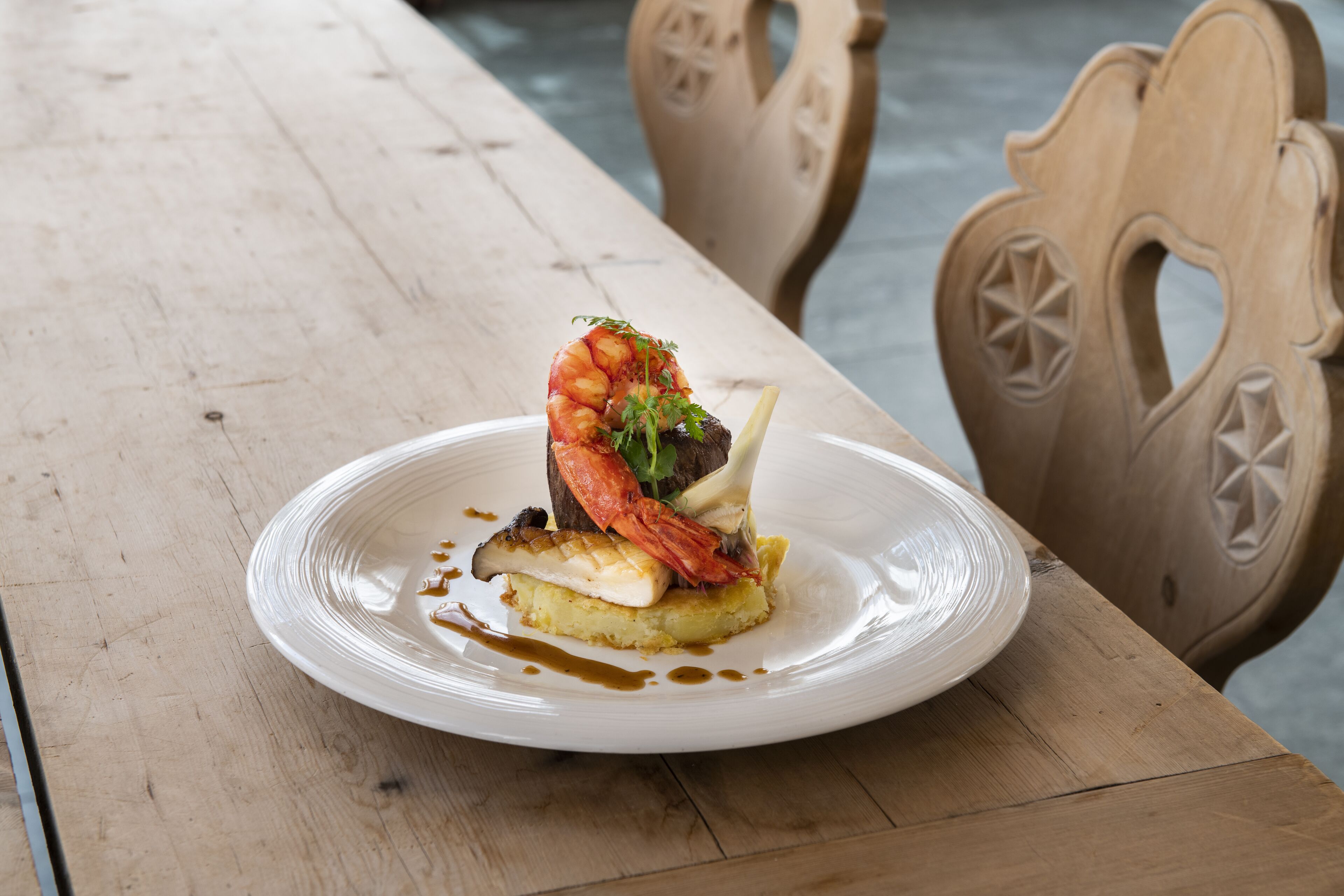 2 restaurants, breakfast, lunch, dinner served; local cuisine