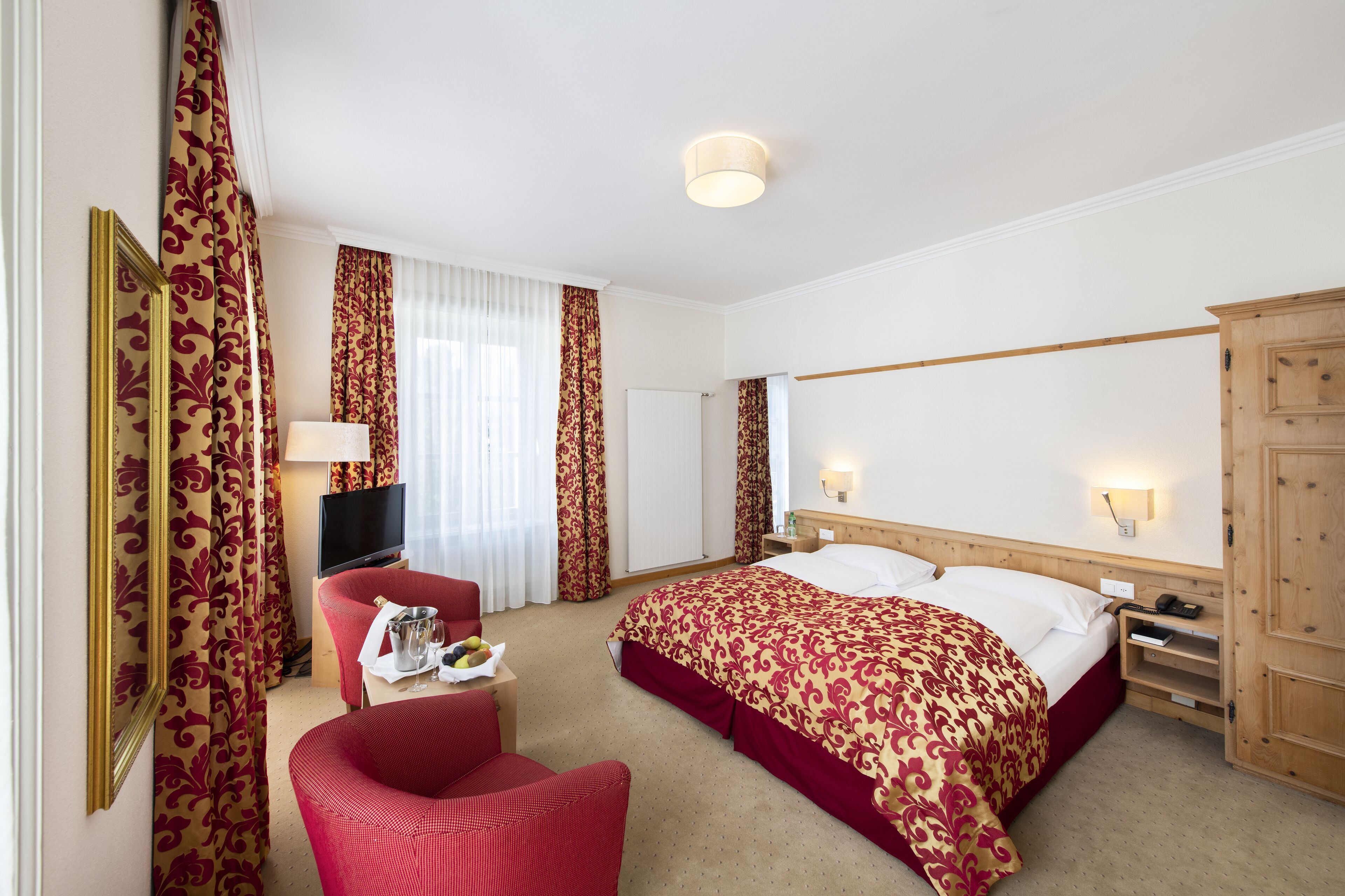 superior double room, 1 double bed | premium bedding, minibar, in-room safe, desk