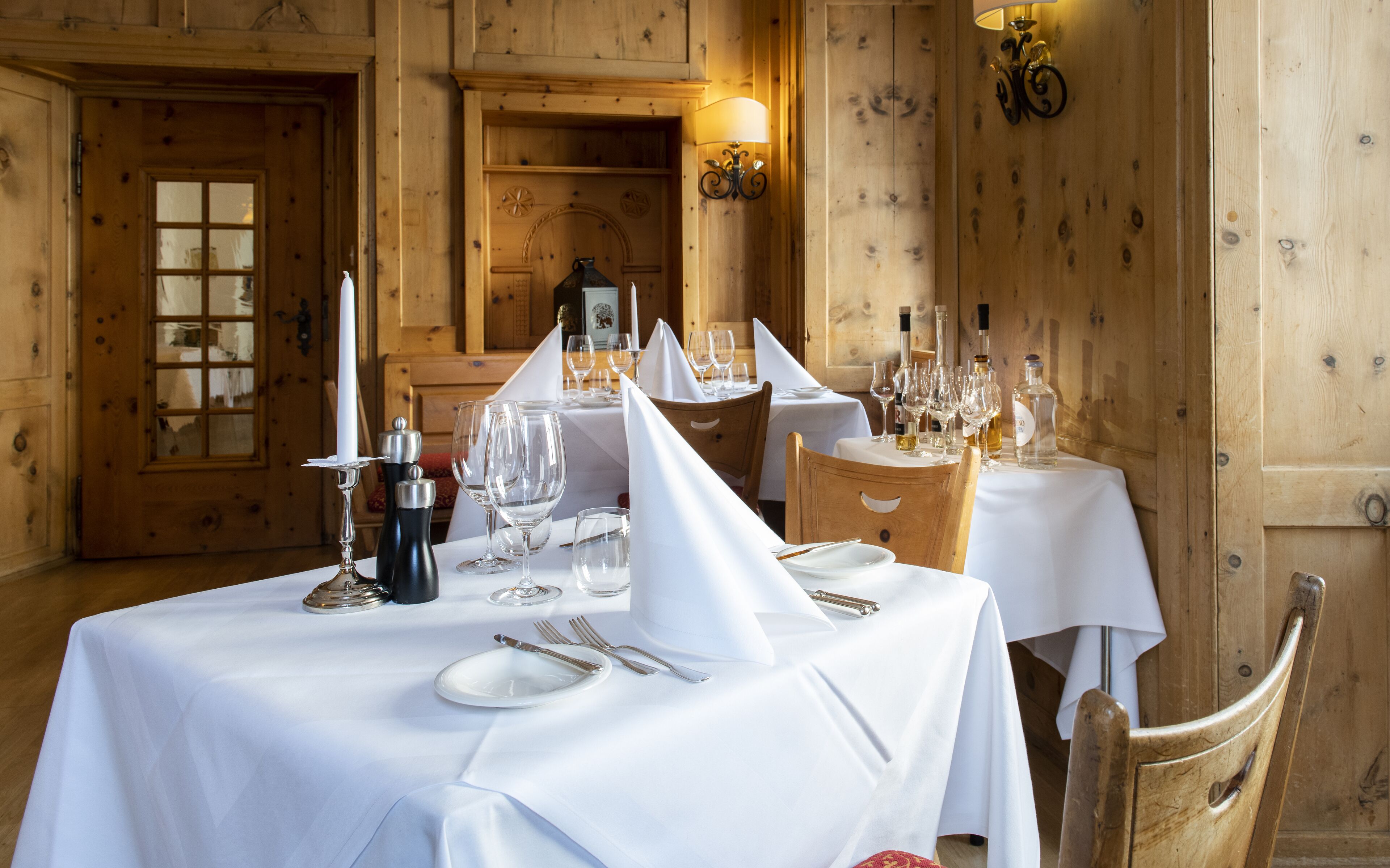 2 restaurants, breakfast, lunch, dinner served; local cuisine