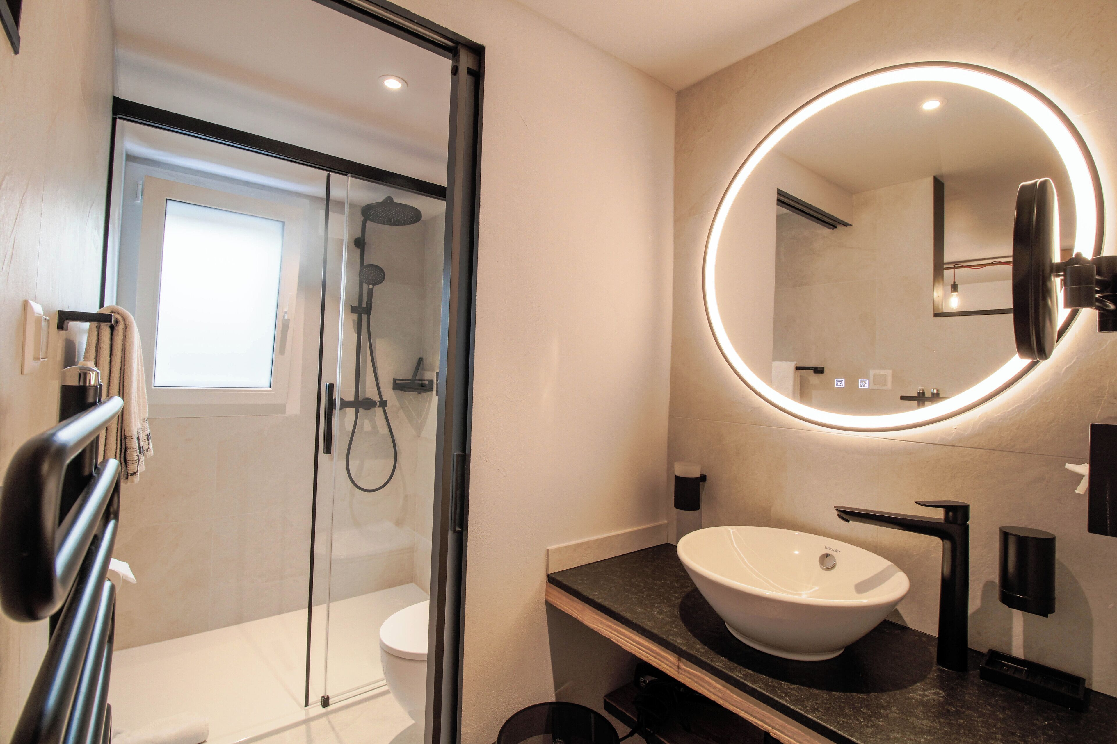 bathtub, deep-soaking bathtub, free toiletries, hair dryer