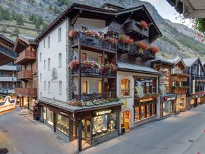 Front of property - Alpine Lodge (Zermatt)