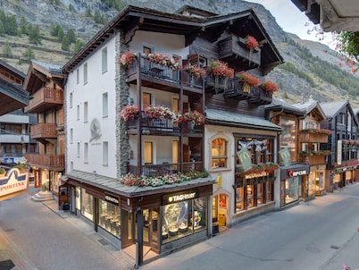 Alpine Lodge