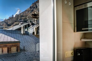 View from room - Alpine Lodge (Zermatt)