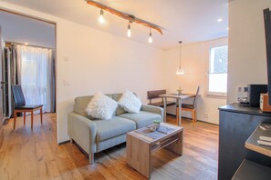 60-cm TV with cable channels, DVD player - Alpine Lodge (Zermatt)