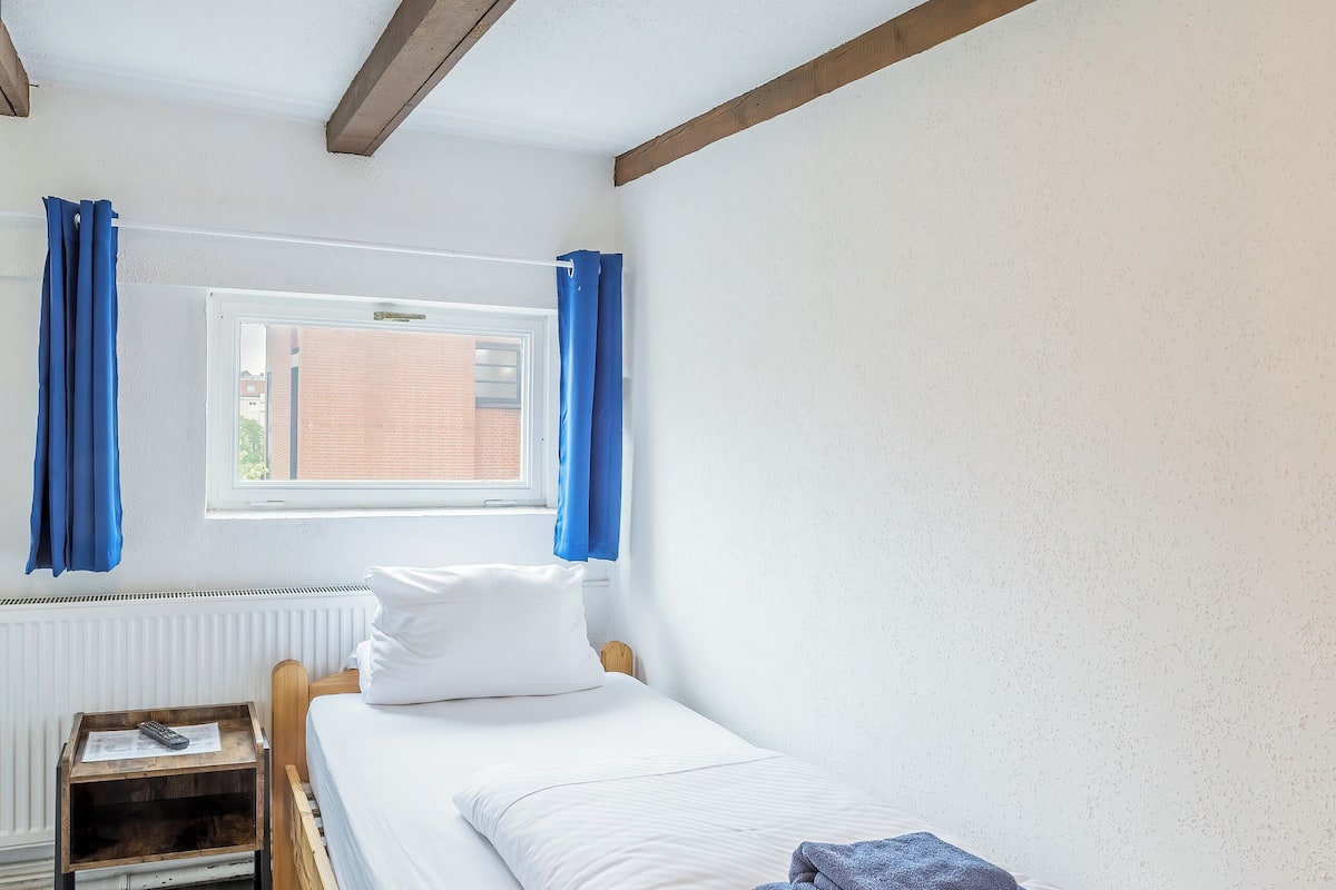 Single Room | 1 bedroom, individually decorated, individually furnished, WiFi
