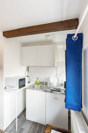 Basic Single Room | Private kitchen