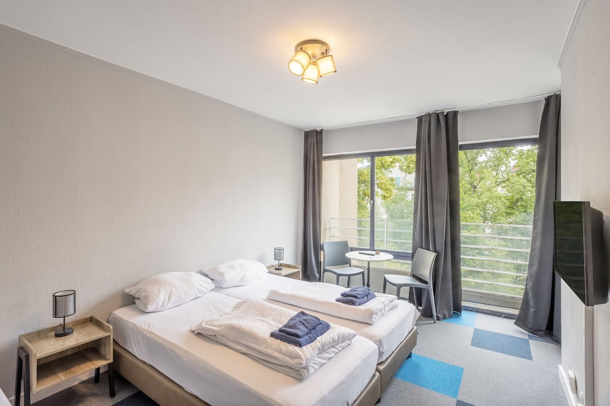 Family Studio, Ensuite | WiFi (free), individually decorated, individually furnished, bed sheets