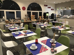 Daily continental breakfast (EUR 16 per person)