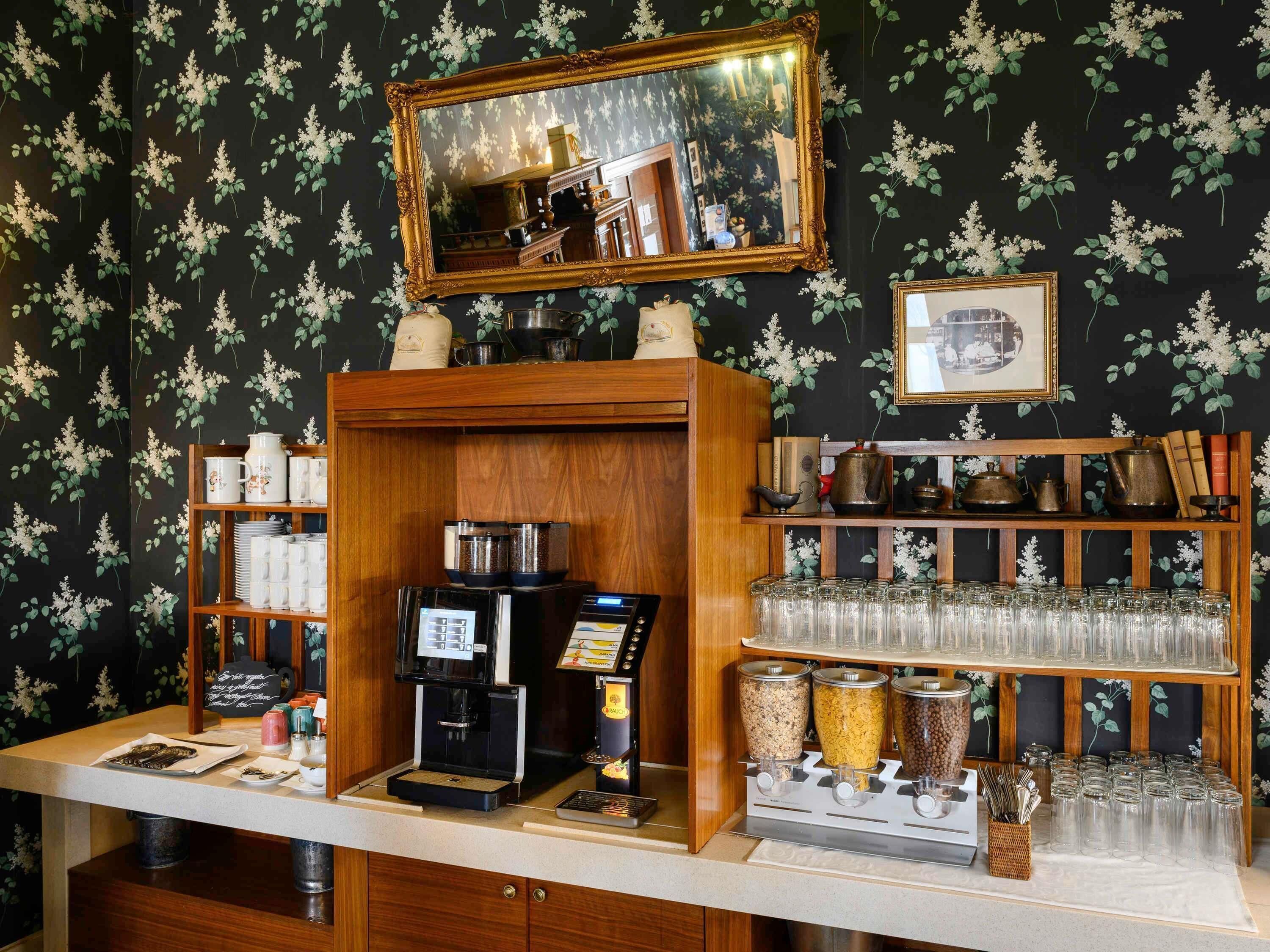 Café da manhã com buffet todos os dias (HUF 6000 por pessoa) 